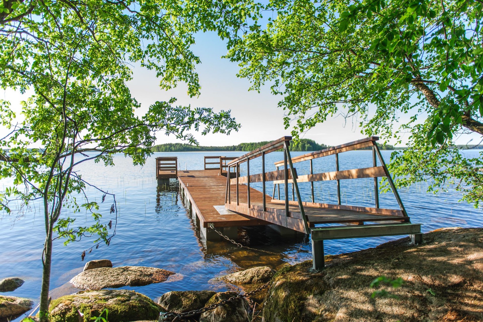Отрадная бухта — пирс на озере